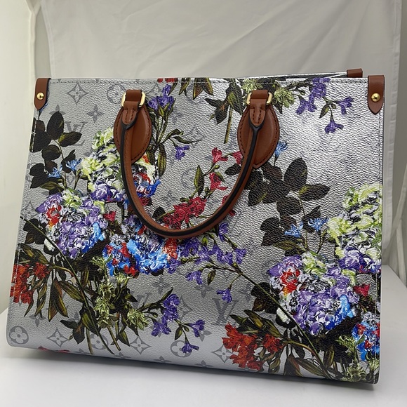 2022 Limited Edition Louis Vuitton OntheGo MM tote - Picture 4 of 7